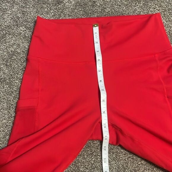 Fabletics On-The-Go PowerHold® High-Waisted Capri - Picture 8 of 9